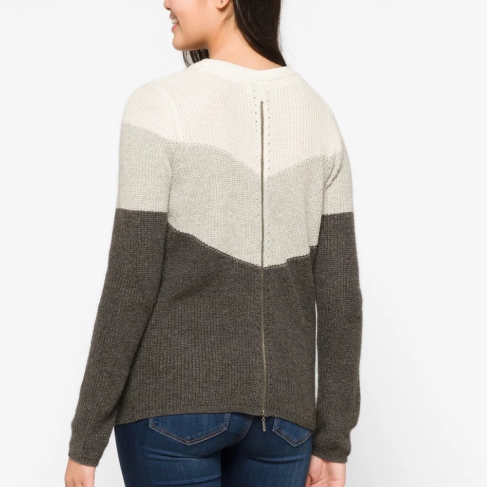 Design History NWT Carrie Colorblock Zip Up Pullover Sweater